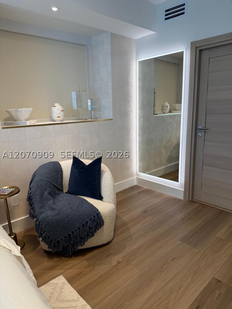 888 Biscayne Blvd #1509, Miami FL 33132