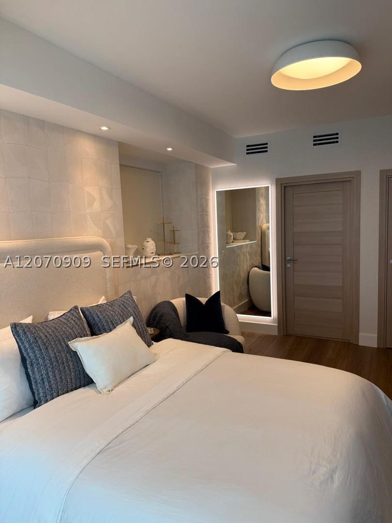 888 Biscayne Blvd #1509, Miami FL 33132