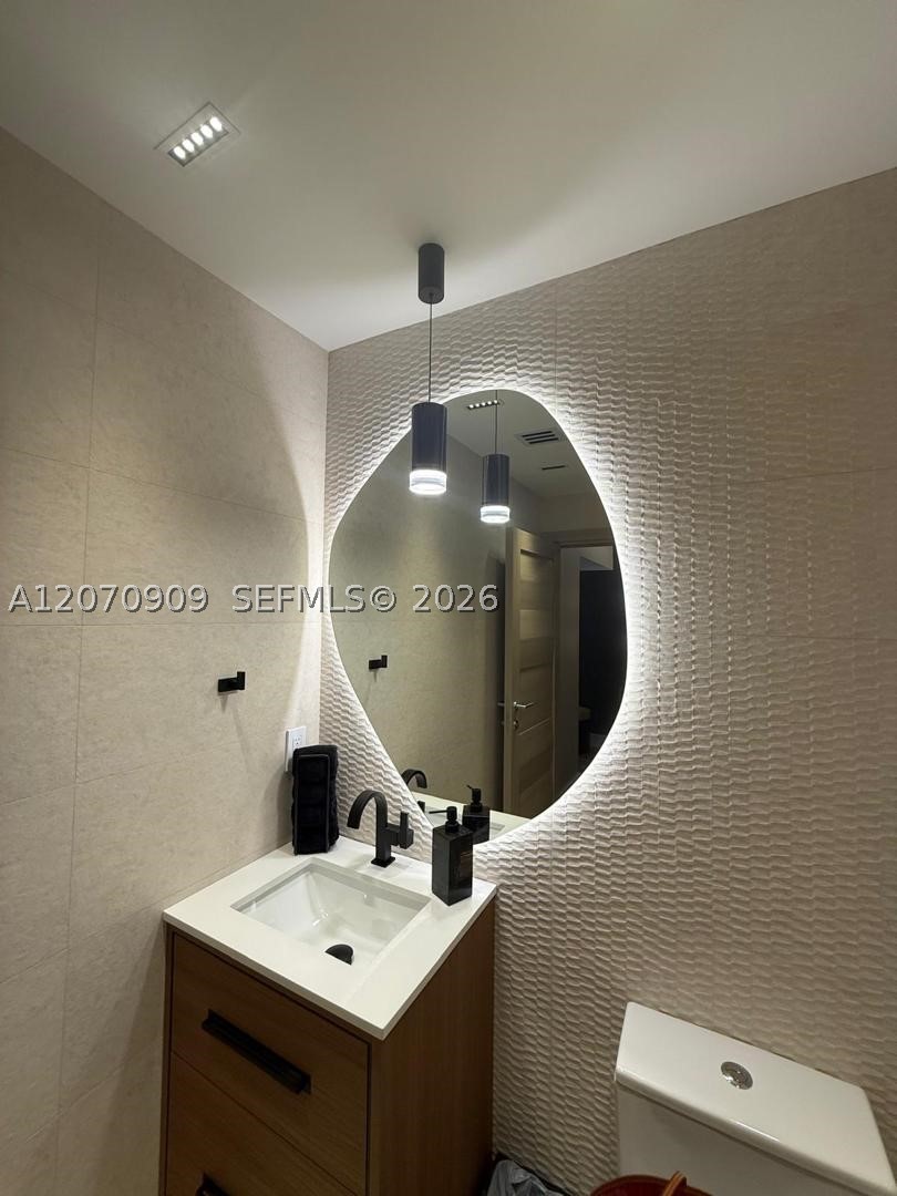 888 Biscayne Blvd #1509, Miami FL 33132