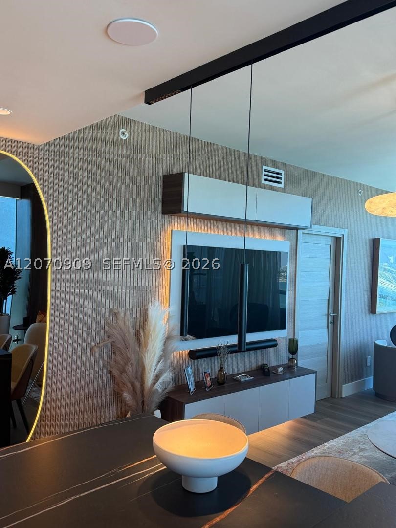 888 Biscayne Blvd #1509, Miami FL 33132
