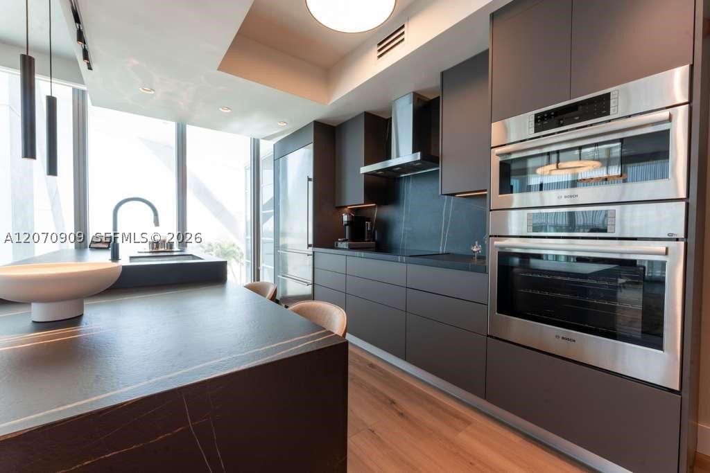 888 Biscayne Blvd #1509, Miami FL 33132