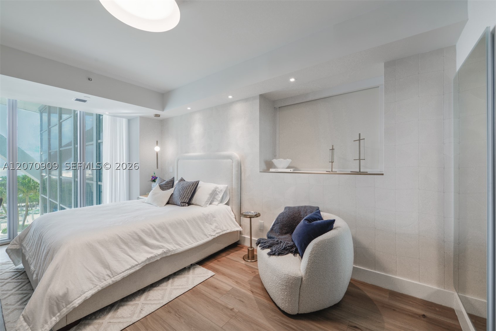 888 Biscayne Blvd #1509, Miami FL 33132