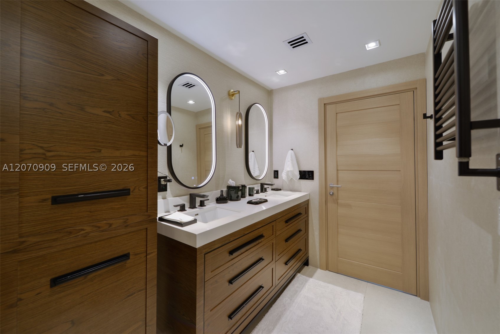 888 Biscayne Blvd #1509, Miami FL 33132