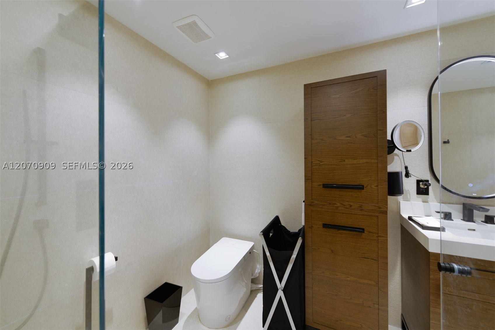 888 Biscayne Blvd #1509, Miami FL 33132