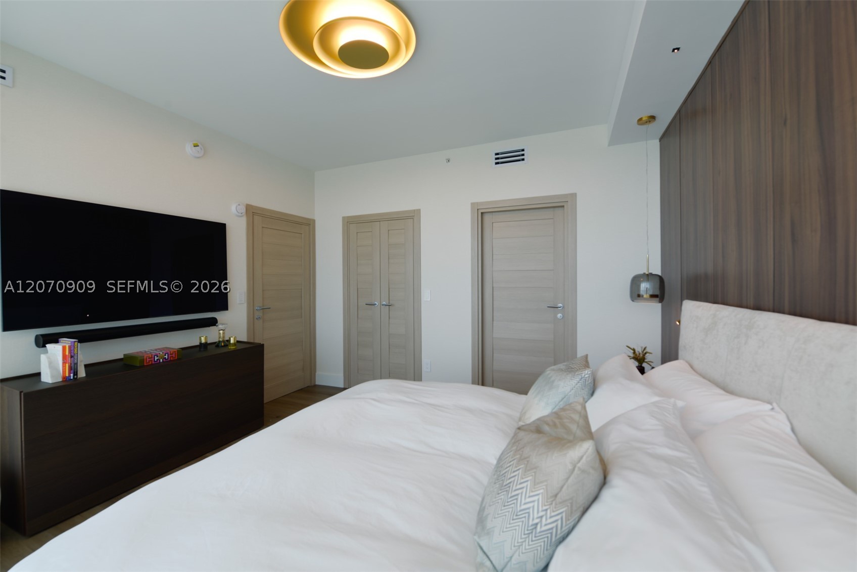 888 Biscayne Blvd #1509, Miami FL 33132