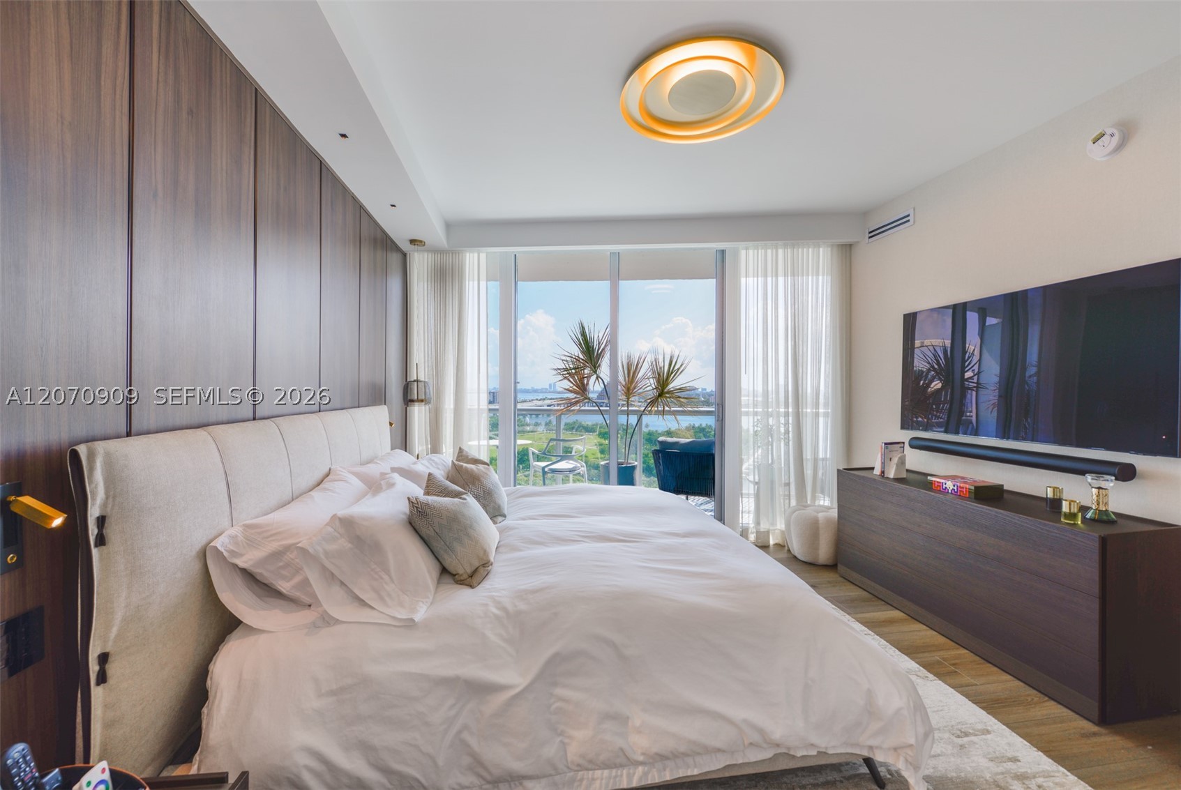 888 Biscayne Blvd #1509, Miami FL 33132