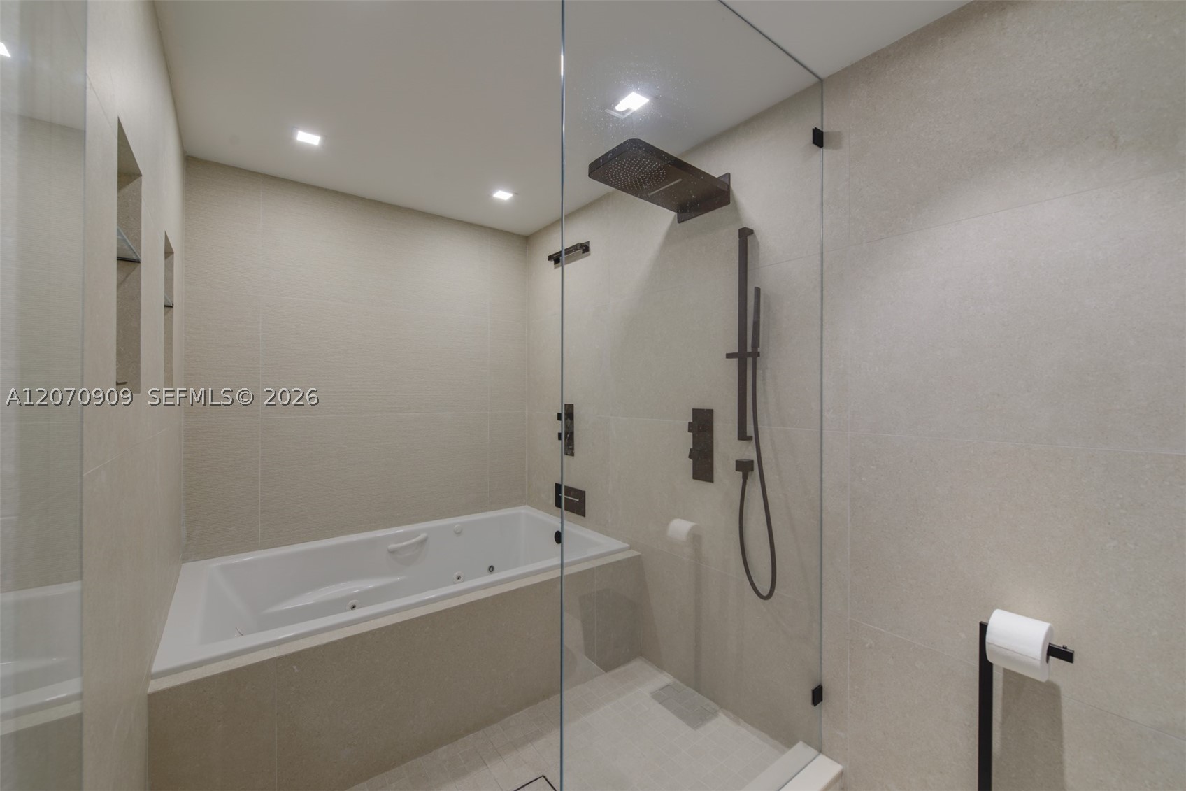 888 Biscayne Blvd #1509, Miami FL 33132
