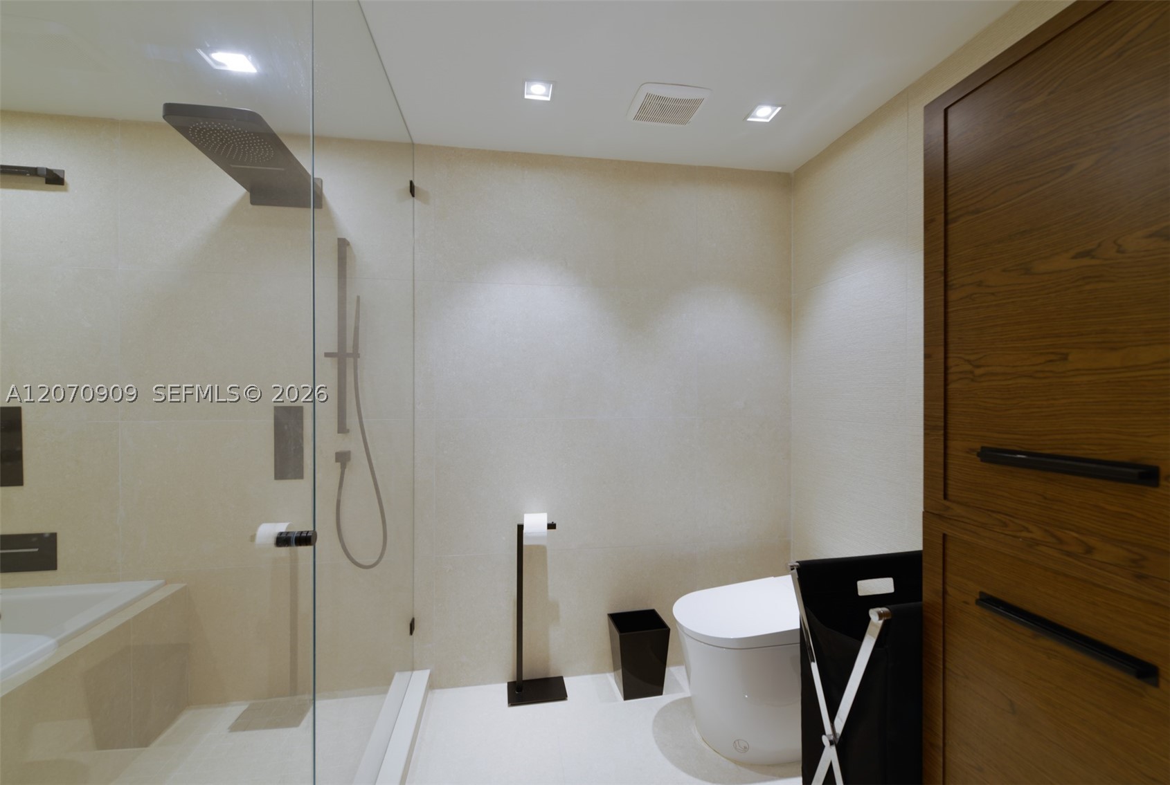 888 Biscayne Blvd #1509, Miami FL 33132