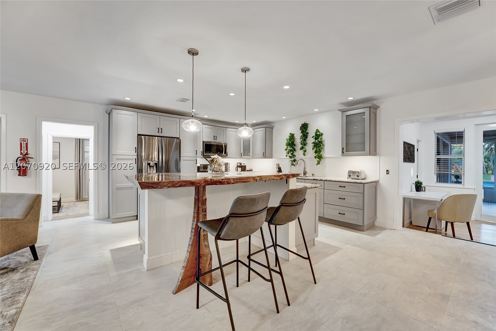 14330 SW 20th St, Davie FL 33325