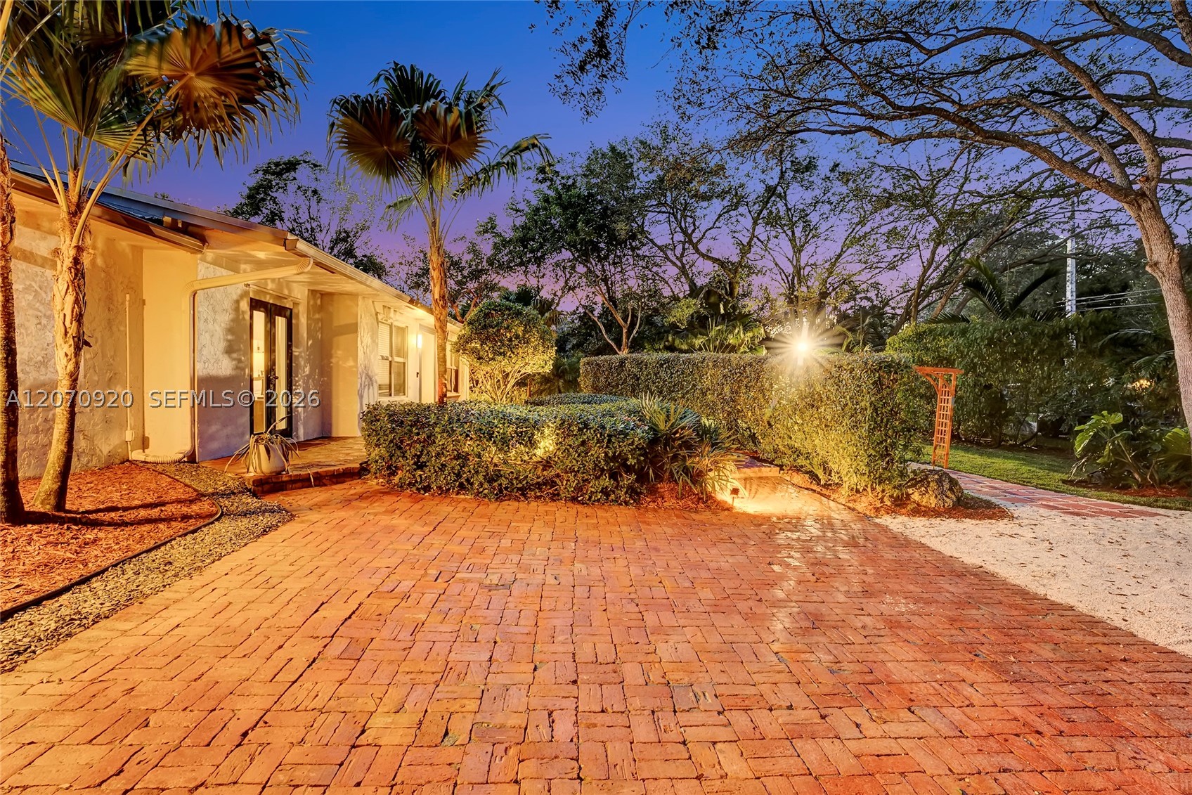 14330 SW 20th St, Davie FL 33325