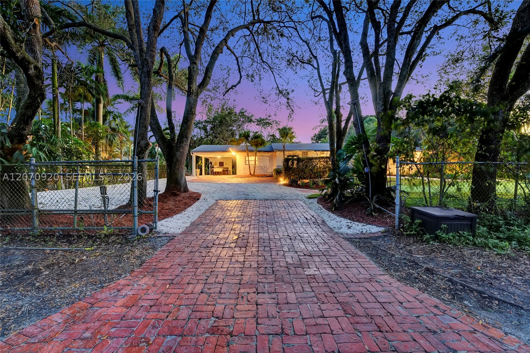 14330 SW 20th St, Davie FL 33325