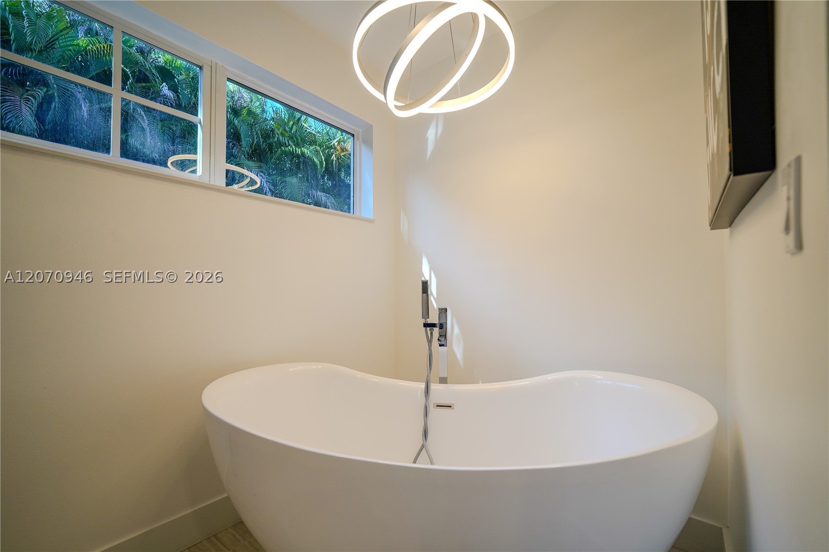 8134 Twin Lake Dr, Boca Raton FL 33496