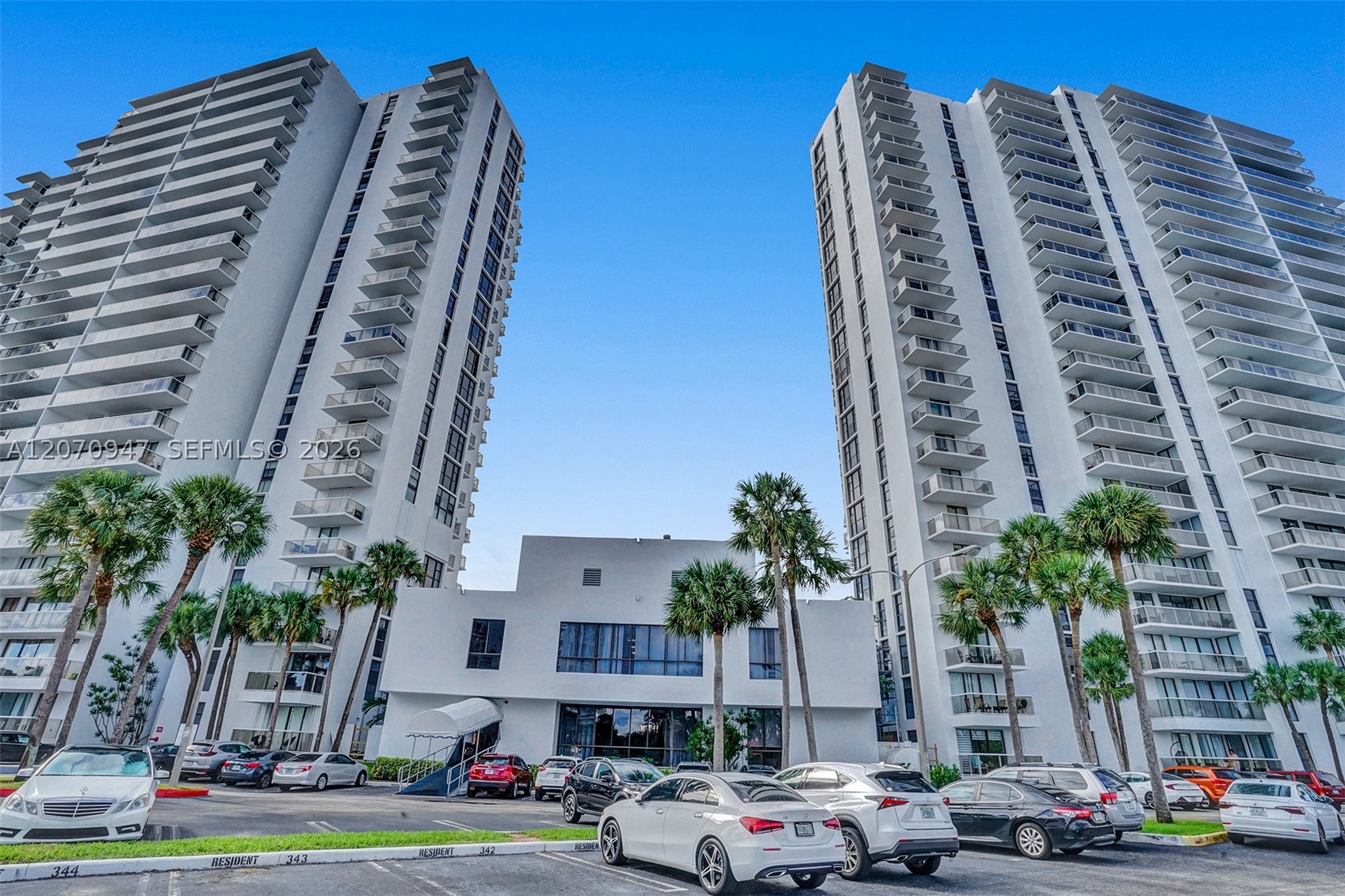 Aventura FL 33180 - A12070947