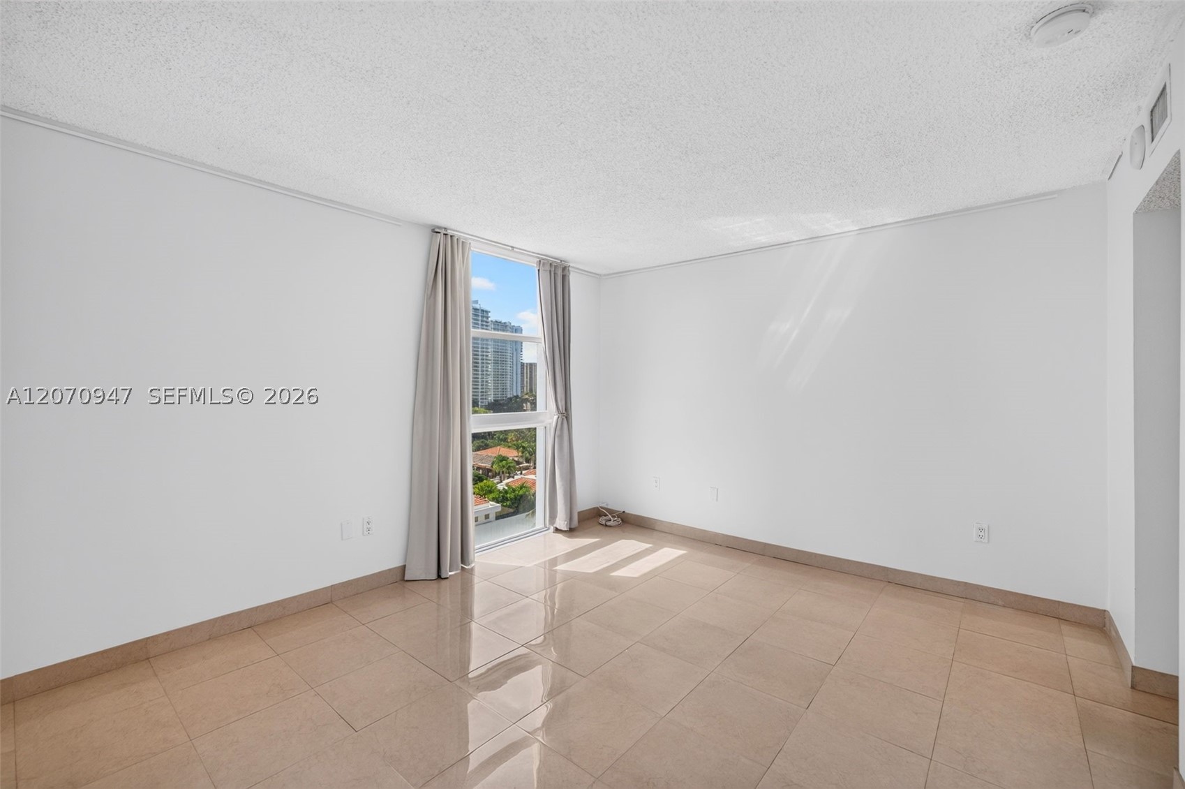 3731 N Country Club Dr #1023, Aventura FL 33180
