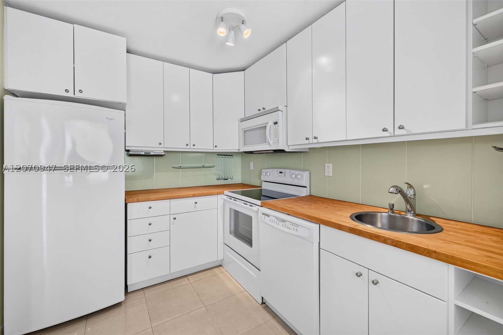 3731 N Country Club Dr #1023, Aventura FL 33180