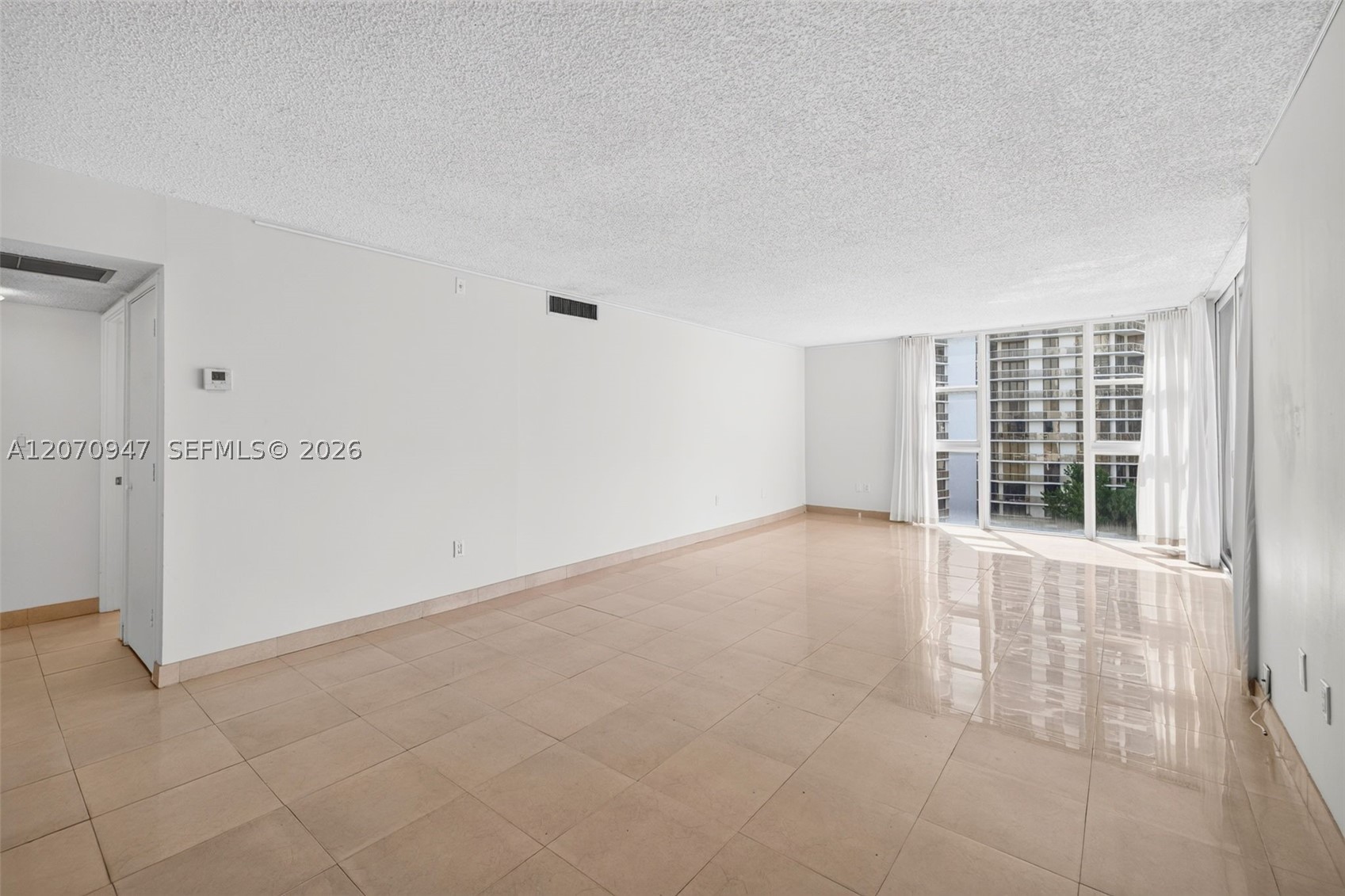 3731 N Country Club Dr #1023, Aventura FL 33180