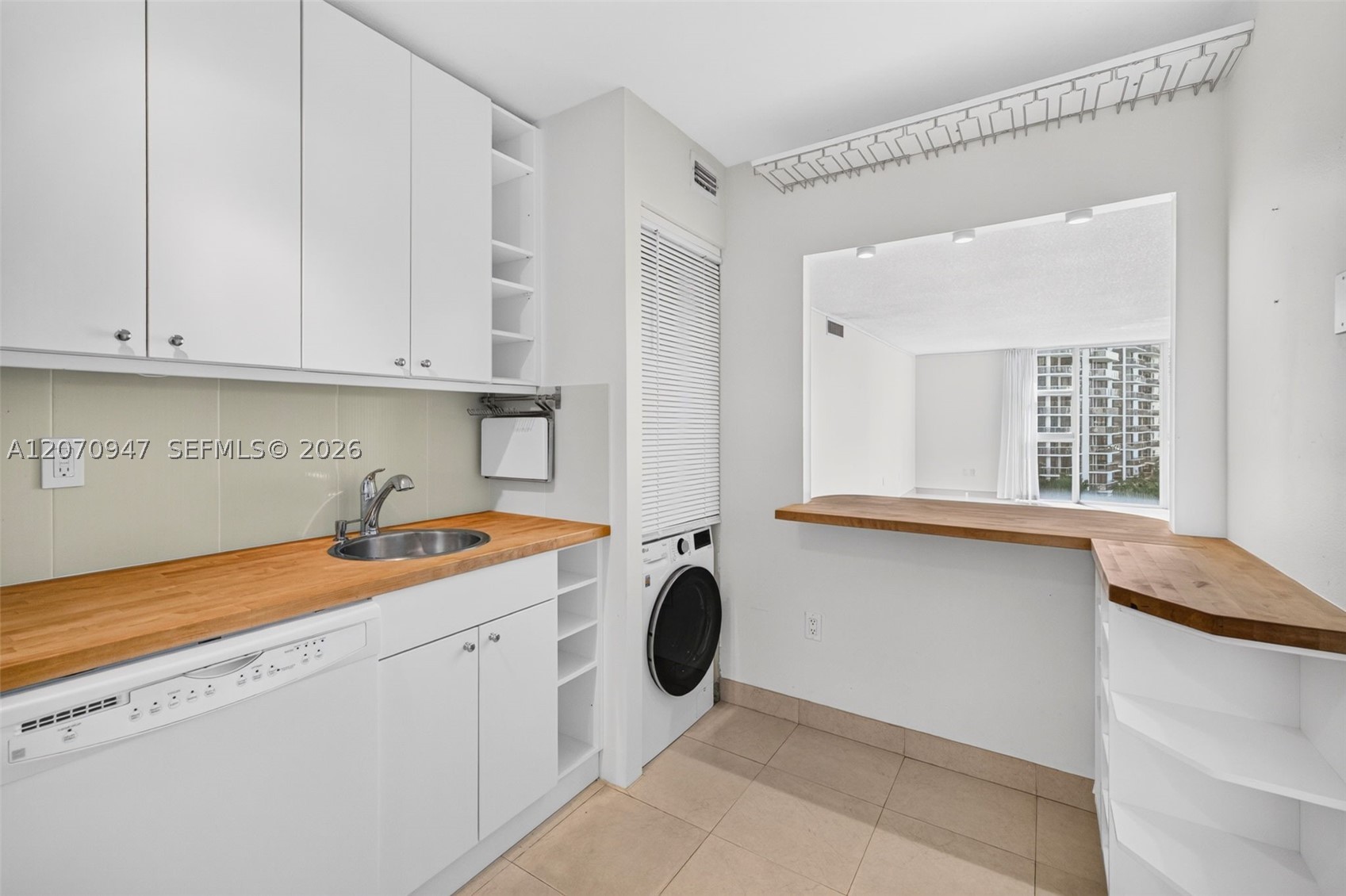 3731 N Country Club Dr #1023, Aventura FL 33180
