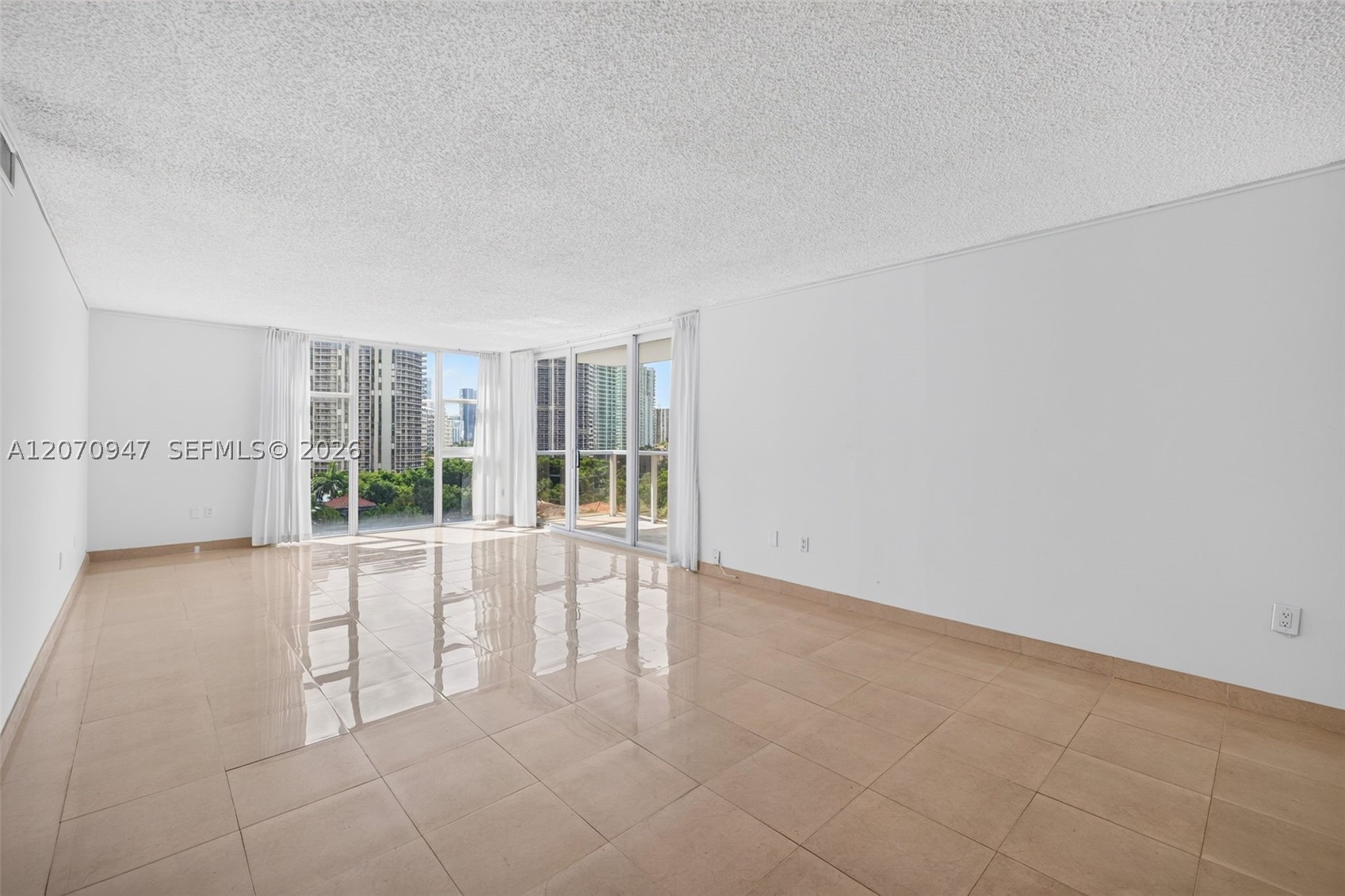 3731 N Country Club Dr #1023, Aventura FL 33180