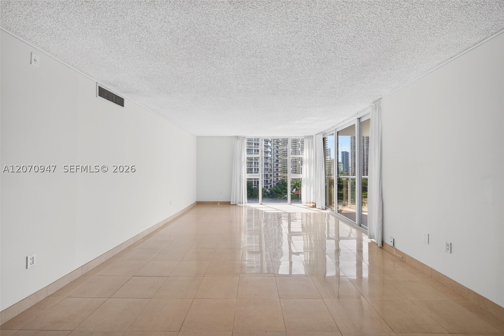 3731 N Country Club Dr #1023, Aventura FL 33180