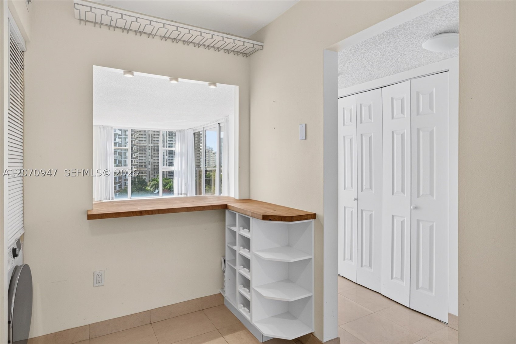 3731 N Country Club Dr #1023, Aventura FL 33180