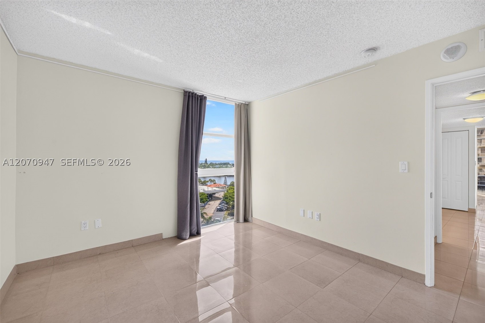 3731 N Country Club Dr #1023, Aventura FL 33180