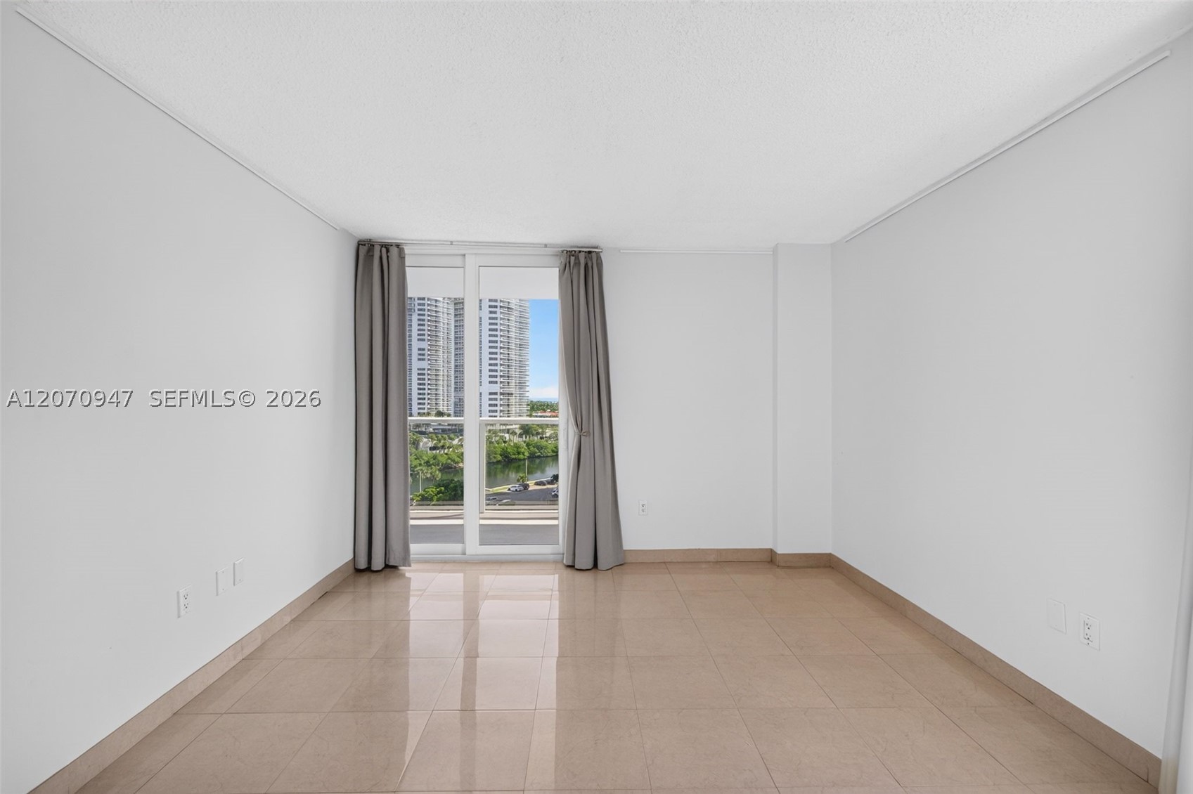 3731 N Country Club Dr #1023, Aventura FL 33180