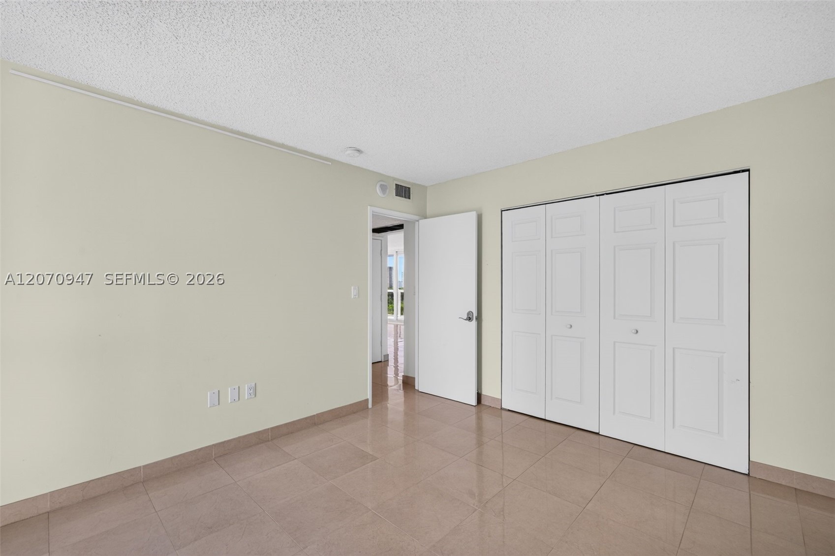 3731 N Country Club Dr #1023, Aventura FL 33180