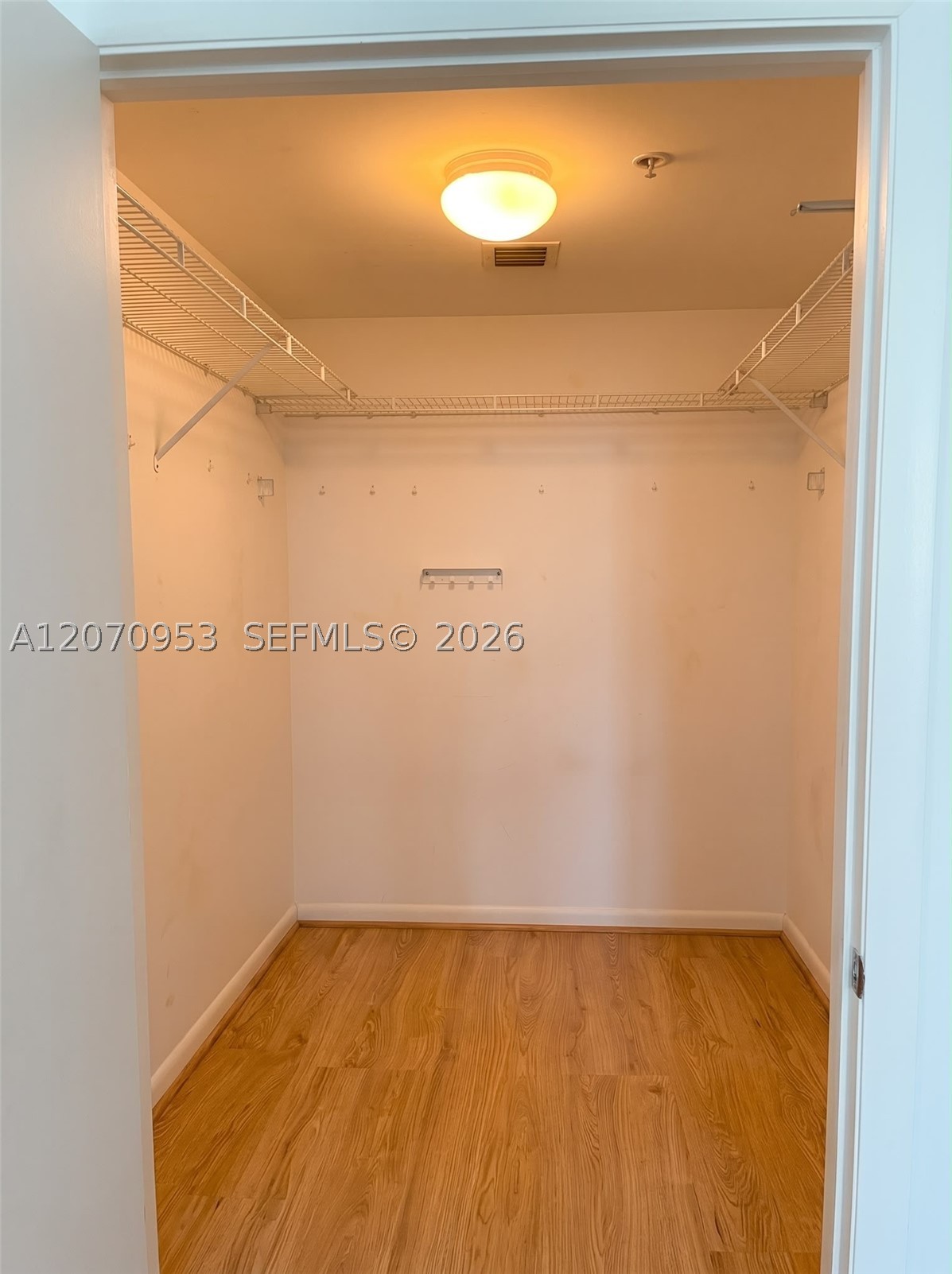 253 NE 2nd St #902, Miami FL 33132
