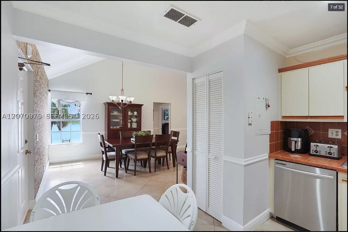 10521 Mahogany Key Cir #207, Miami FL 33196