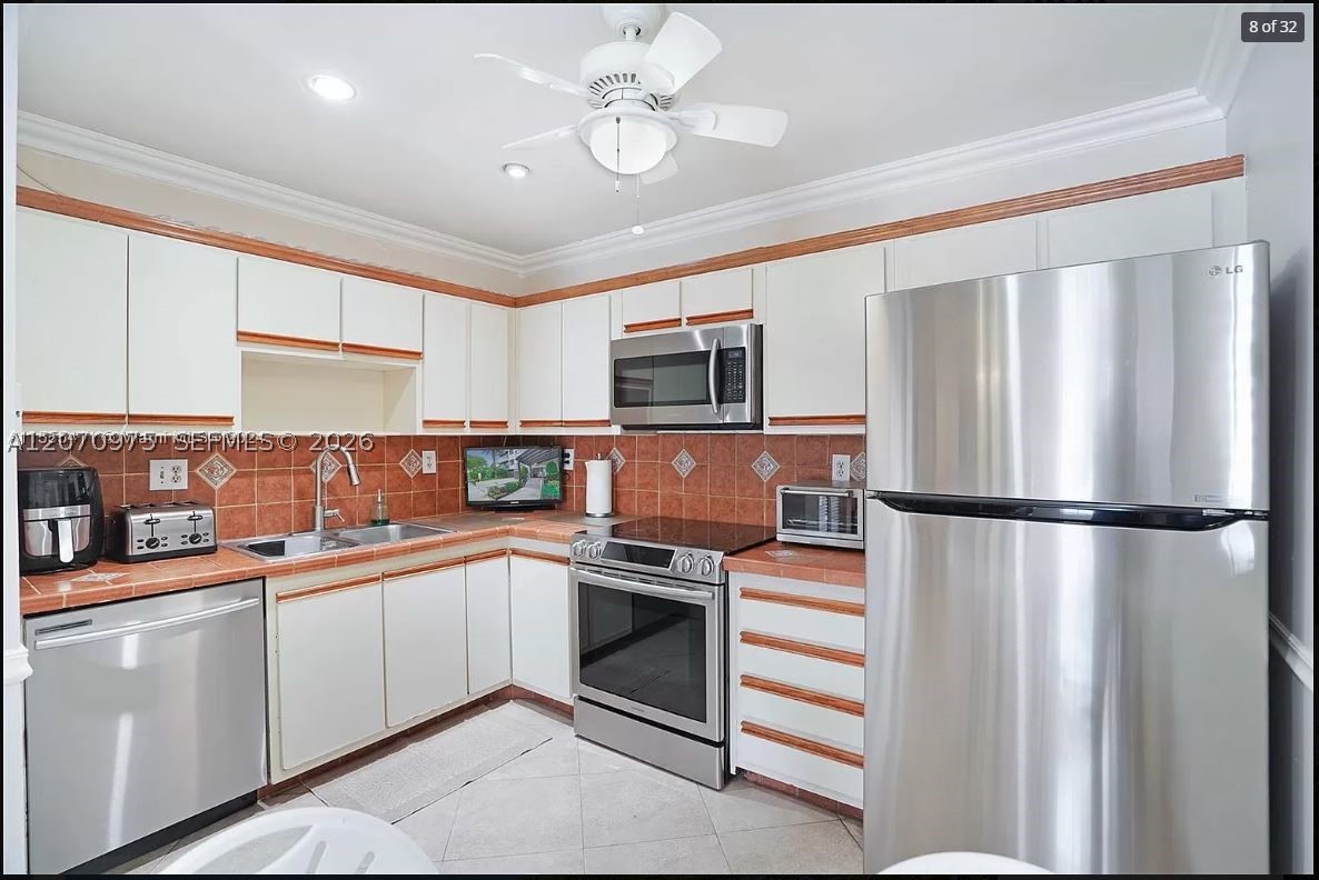 10521 Mahogany Key Cir #207, Miami FL 33196