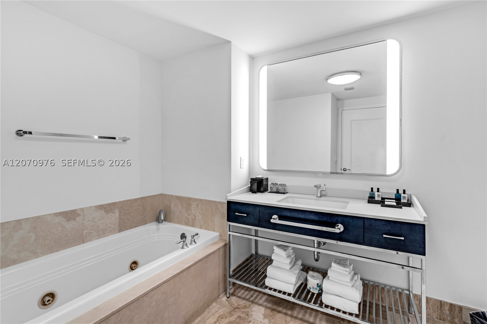 4401 Collins Ave #1609, Miami Beach FL 33140