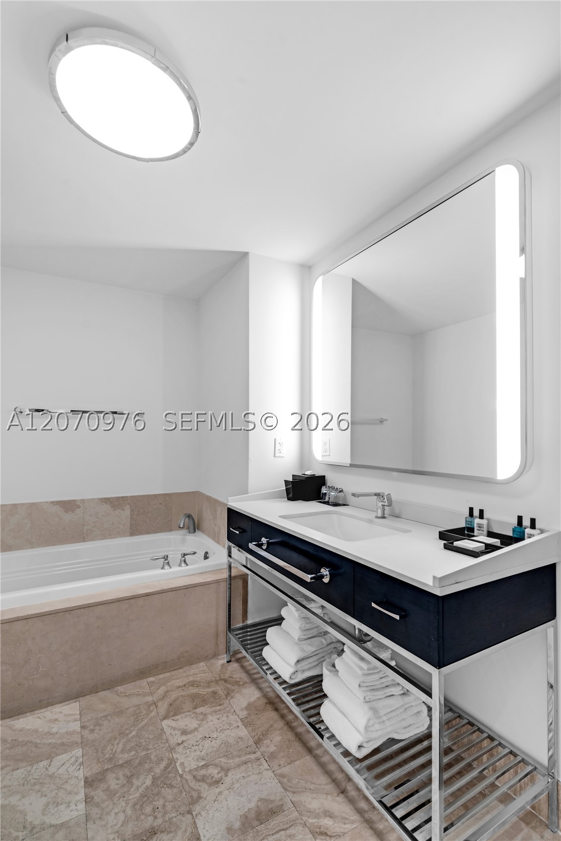 4401 Collins Ave #1609, Miami Beach FL 33140