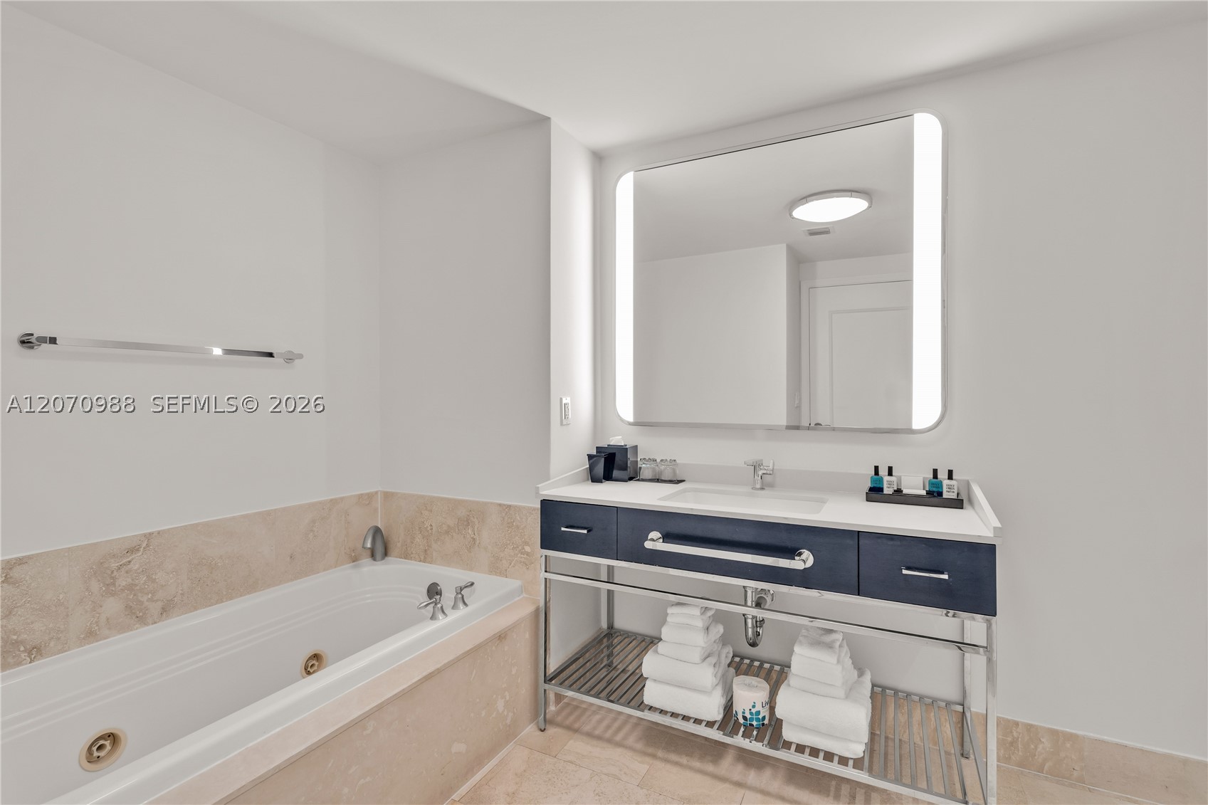 4401 Collins Ave #1508, Miami Beach FL 33140