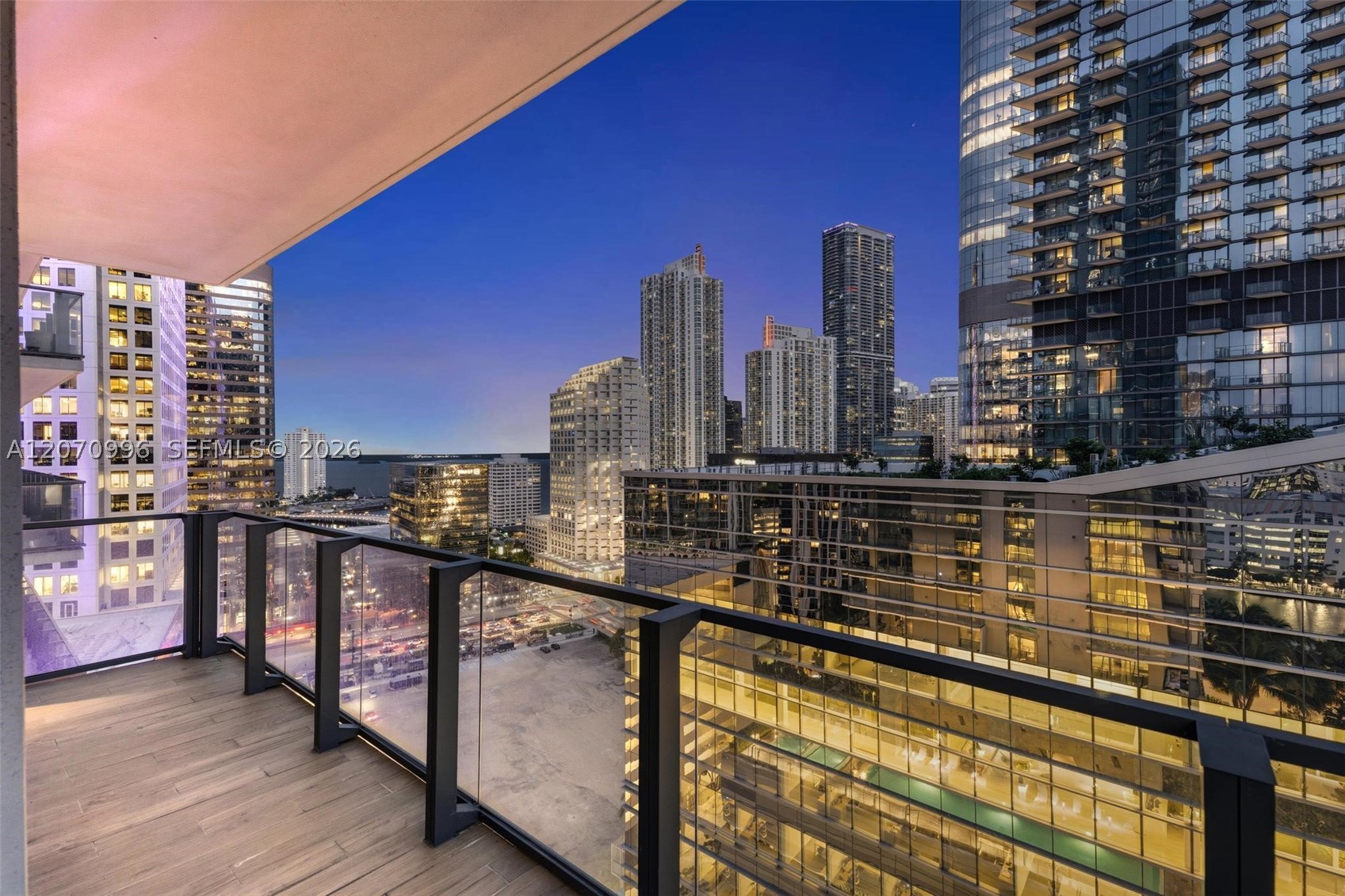 68 SE 6th St #1702, Miami FL 33131