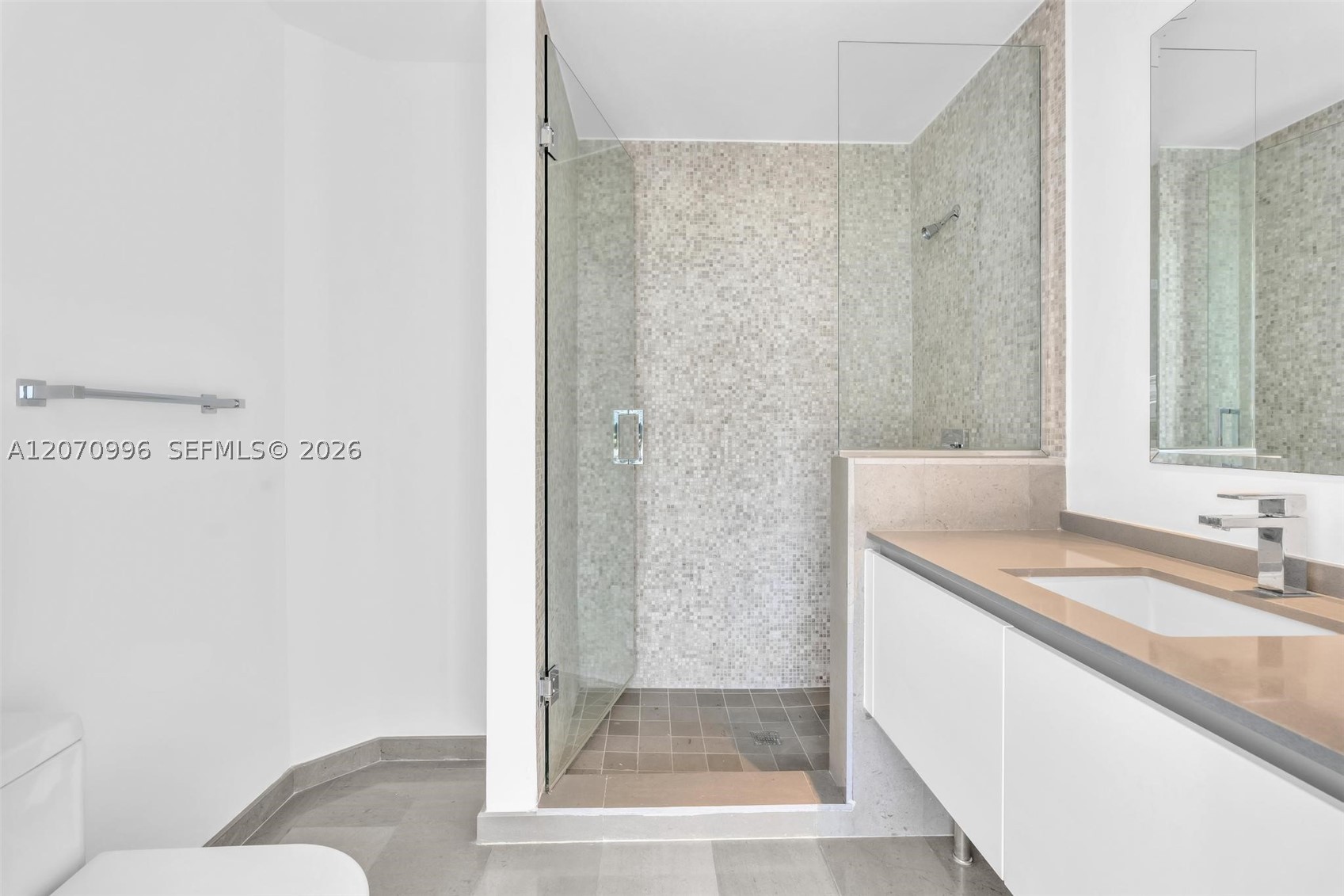 68 SE 6th St #1702, Miami FL 33131