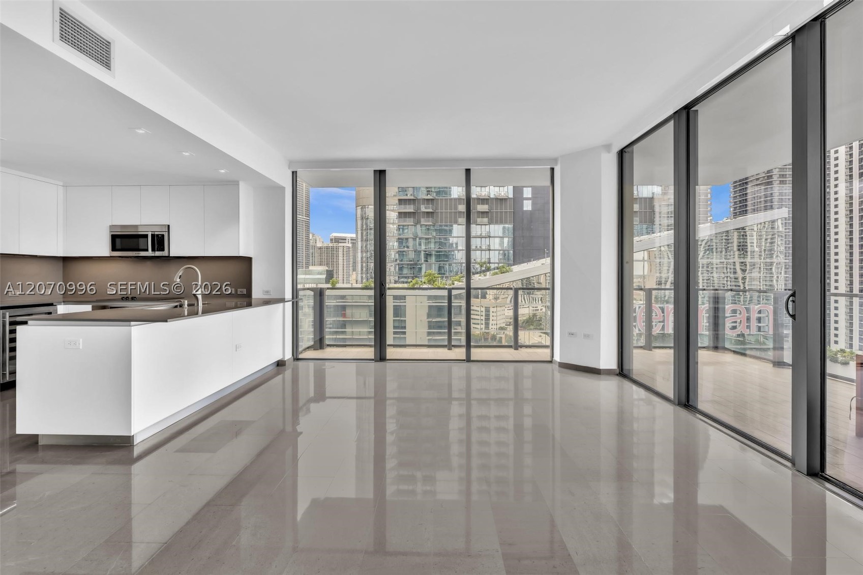 68 SE 6th St #1702, Miami FL 33131