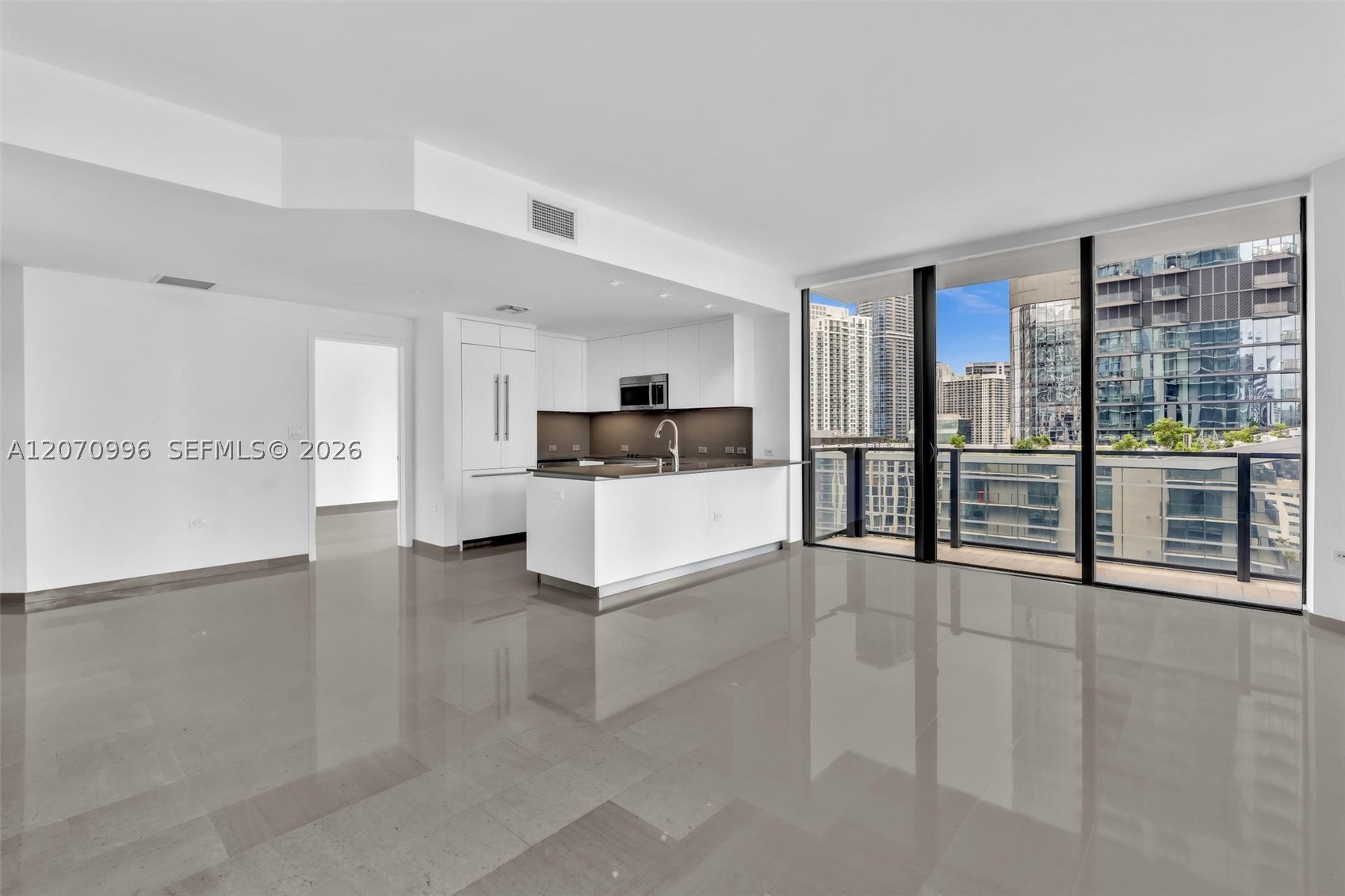 68 SE 6th St #1702, Miami FL 33131