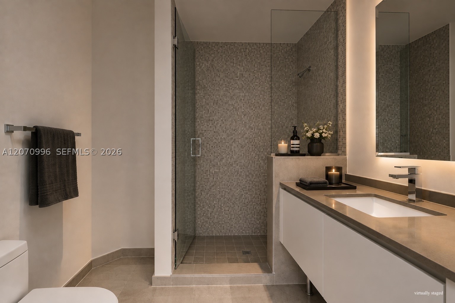 68 SE 6th St #1702, Miami FL 33131