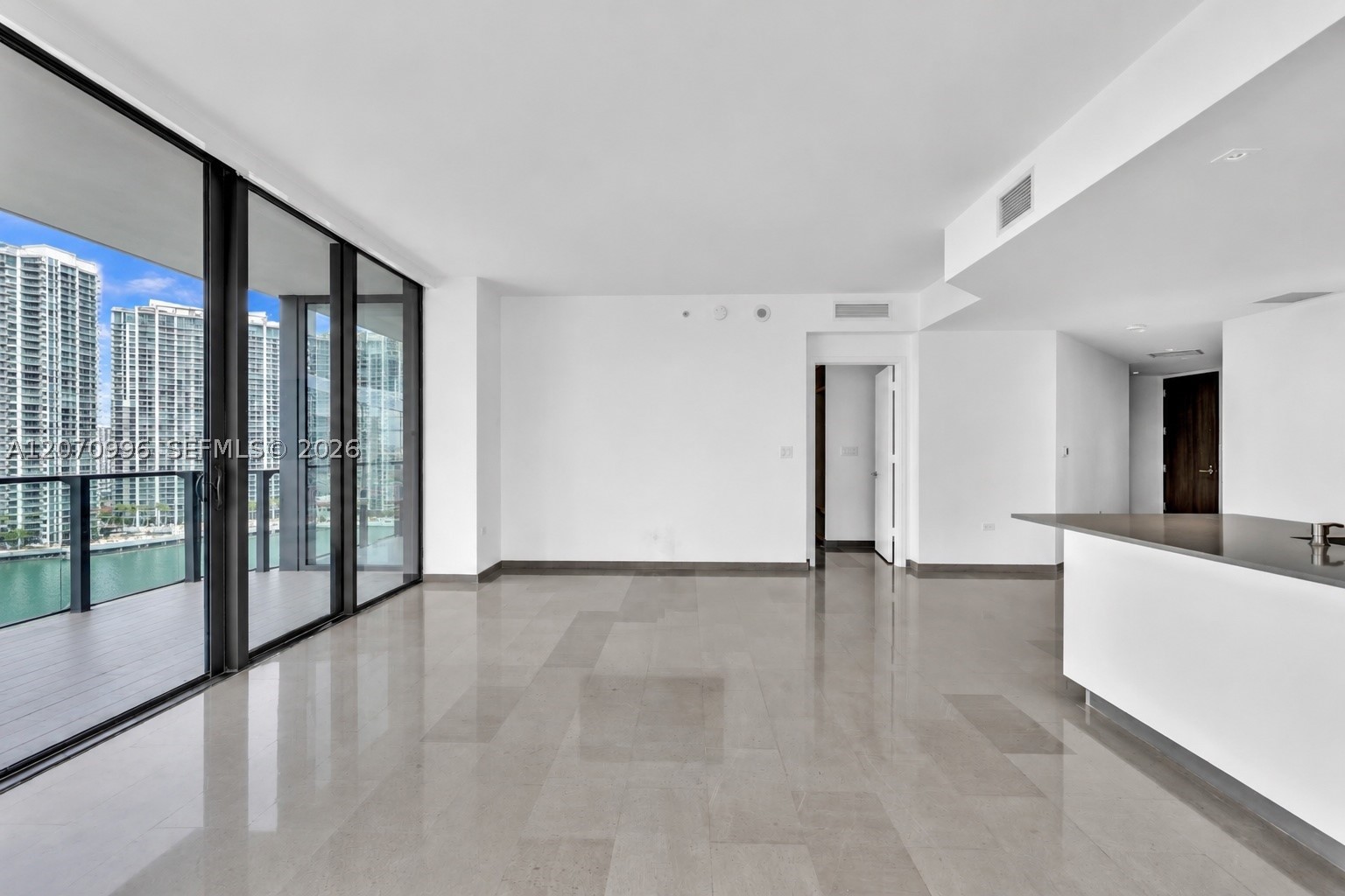 68 SE 6th St #1702, Miami FL 33131