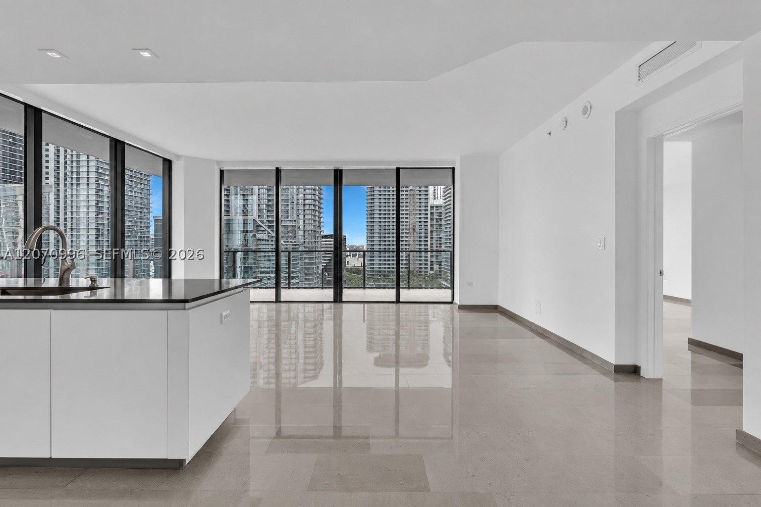 68 SE 6th St #1702, Miami FL 33131