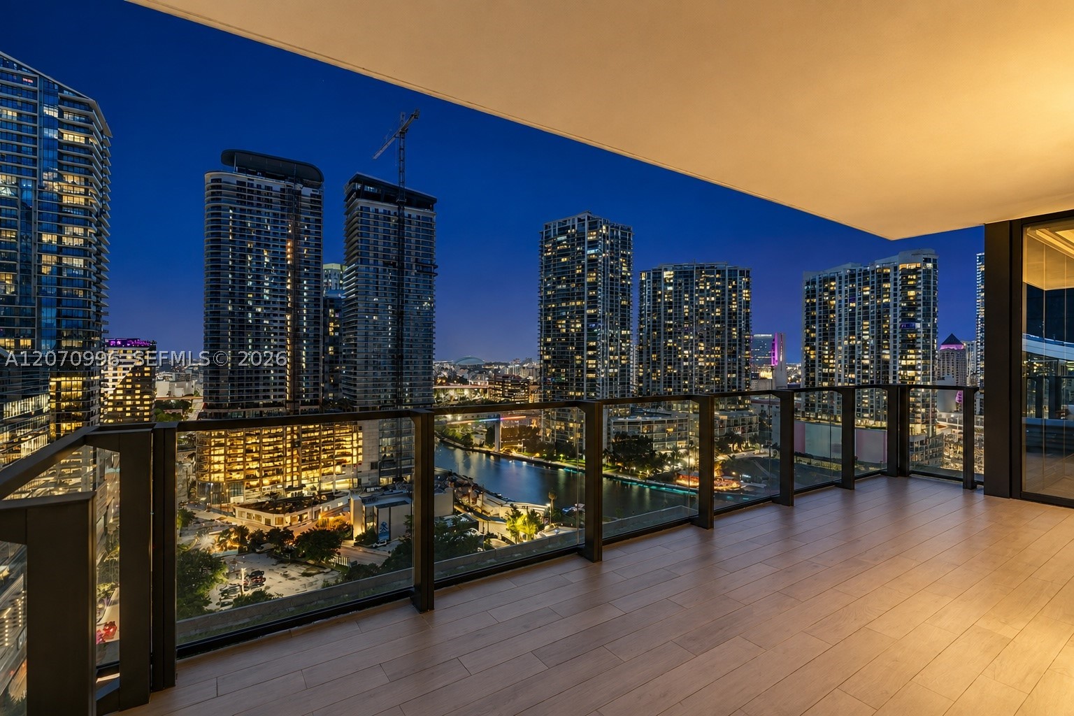 68 SE 6th St #1702, Miami FL 33131