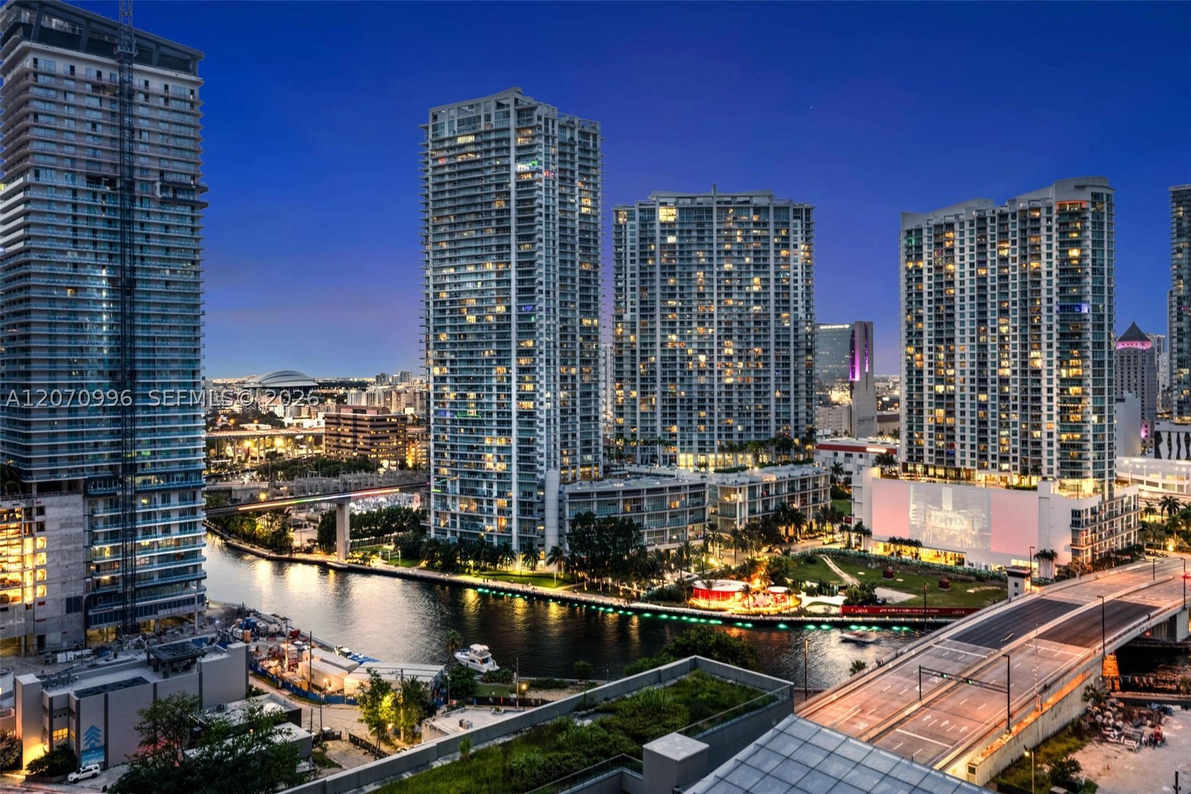 68 SE 6th St #1702, Miami FL 33131