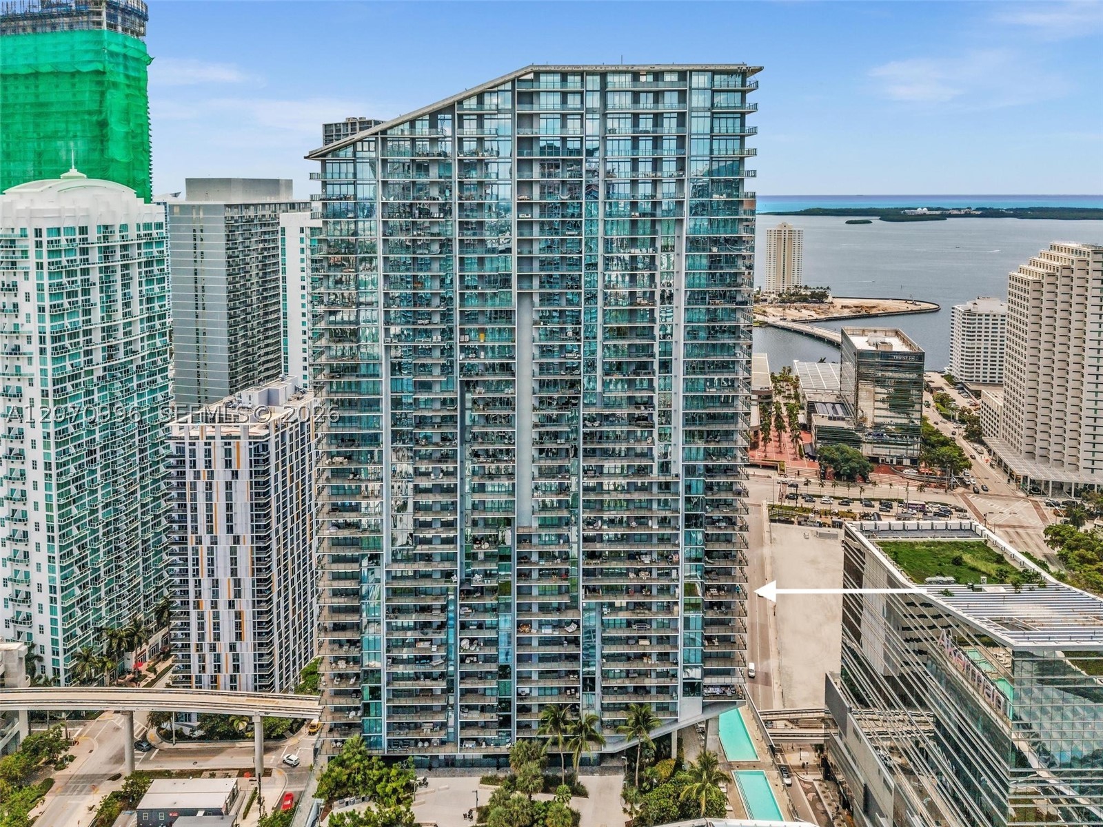 68 SE 6th St #1702, Miami FL 33131
