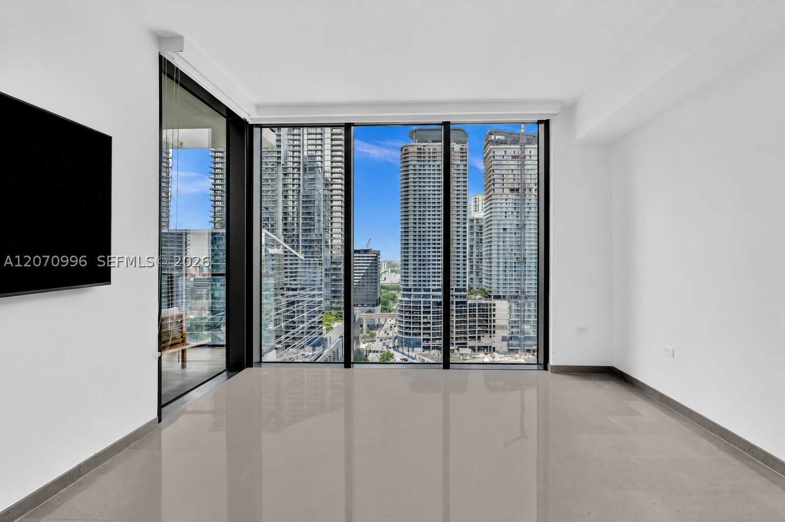 68 SE 6th St #1702, Miami FL 33131