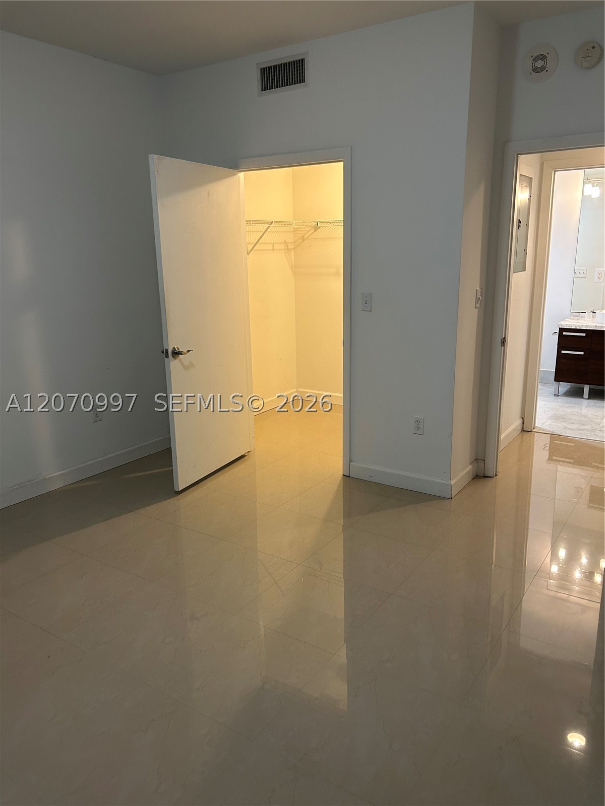 244 Biscayne Blvd #3106, Miami FL 33132