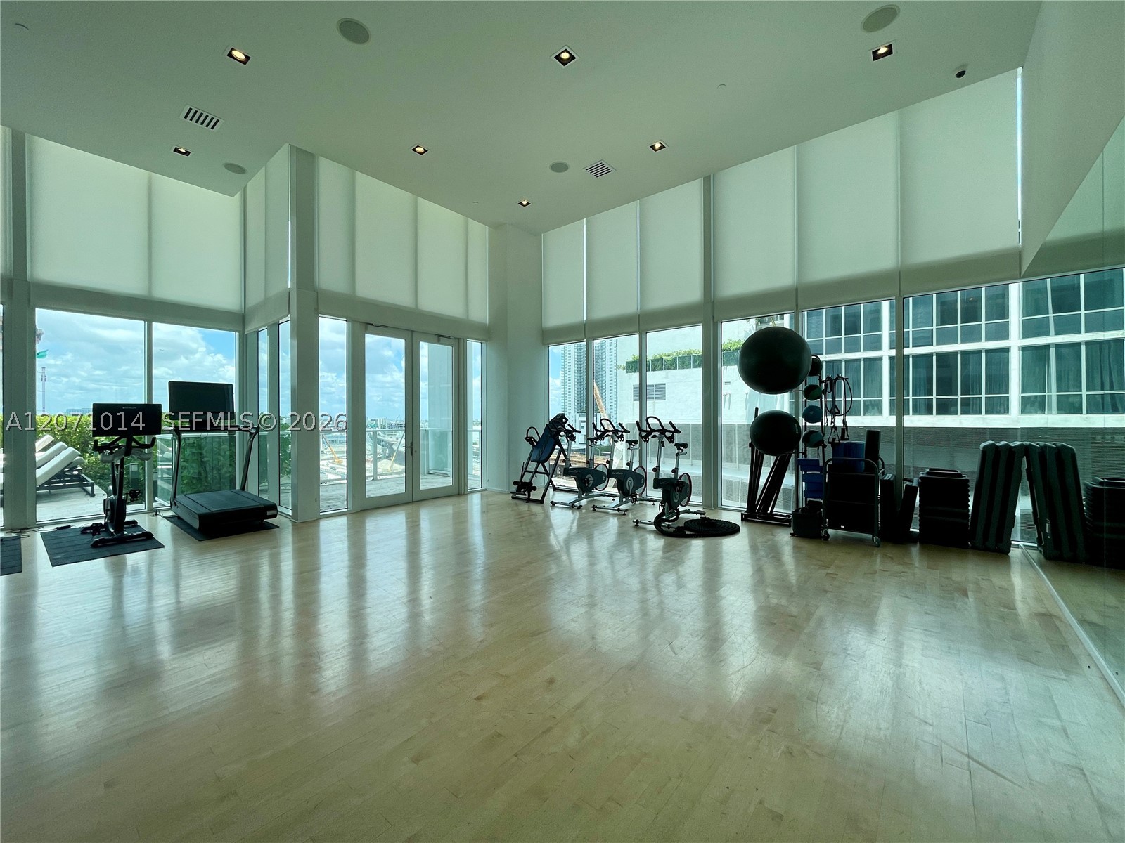 1040 Biscayne Blvd #3305, Miami FL 33132