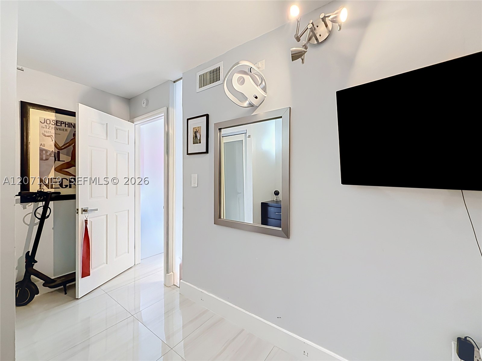 6900 Bay Dr #11G, Miami Beach FL 33141