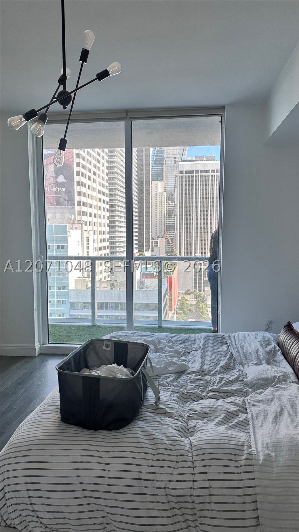 244 Biscayne Blvd #1707, Miami FL 33132
