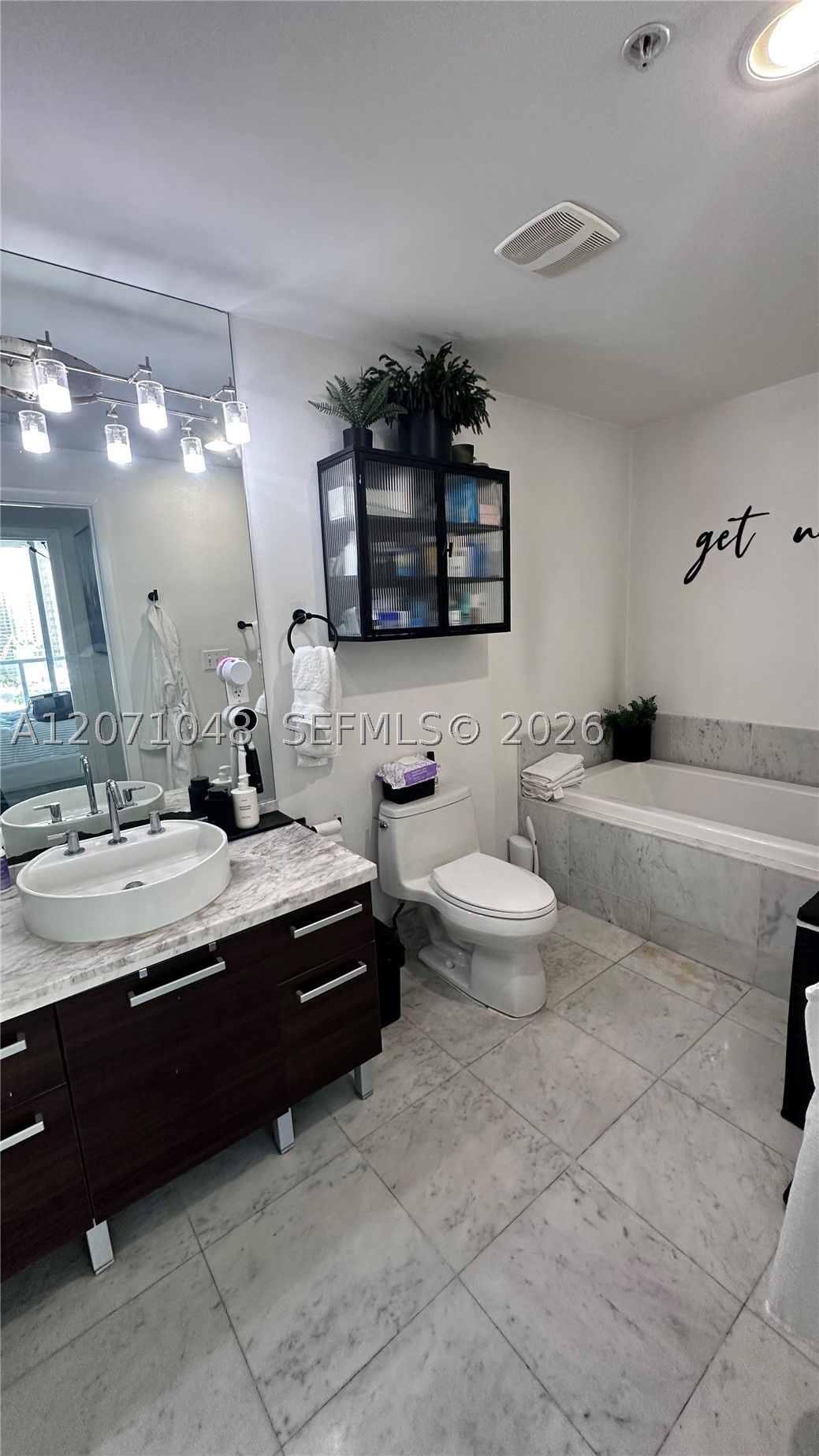 244 Biscayne Blvd #1707, Miami FL 33132