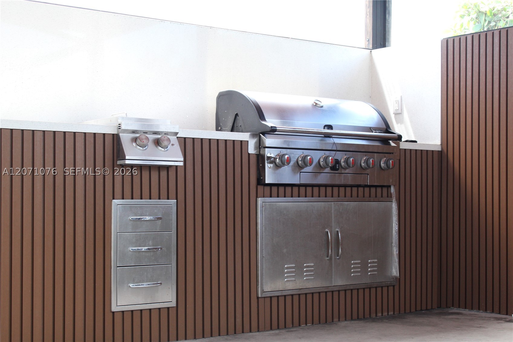 9551 SW 49th St, Miami FL 33165
